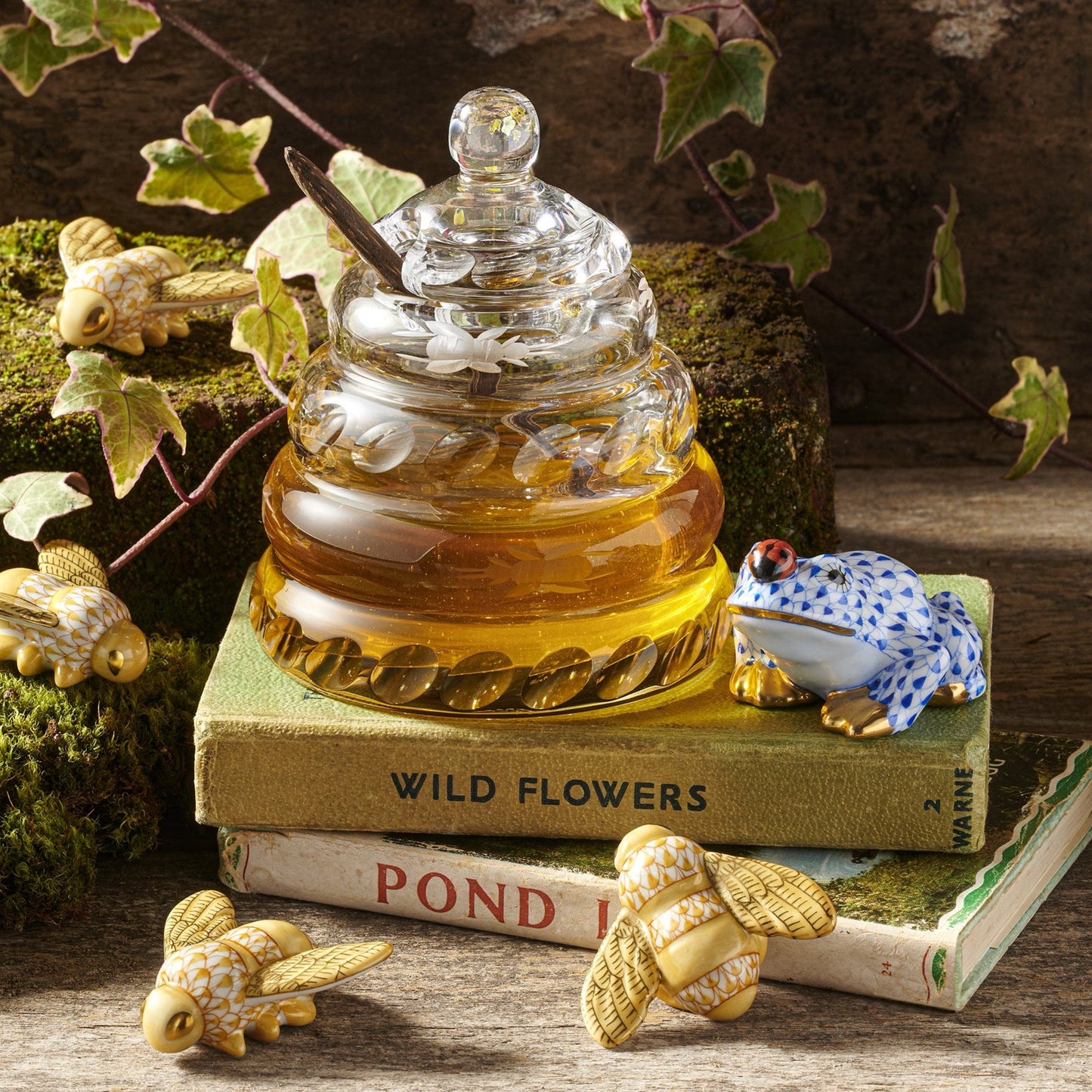 Buzzy Honey Jar with Spoon