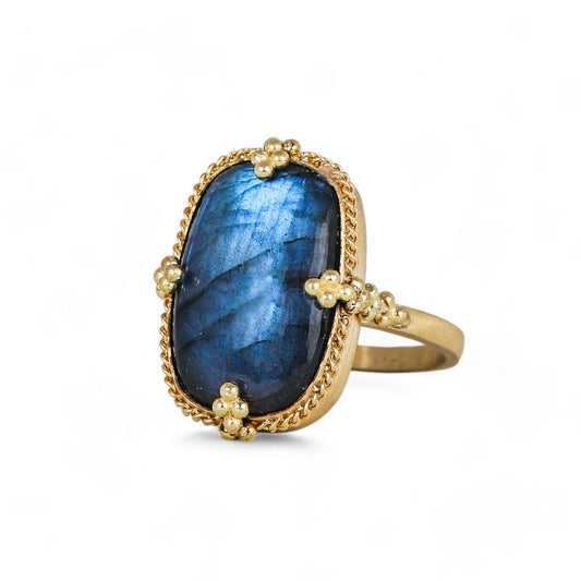 Amáli Labradorite Oval Ring