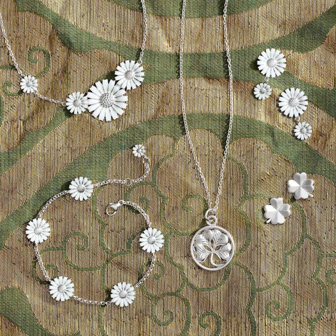 White Daisy Four Flowers Necklace