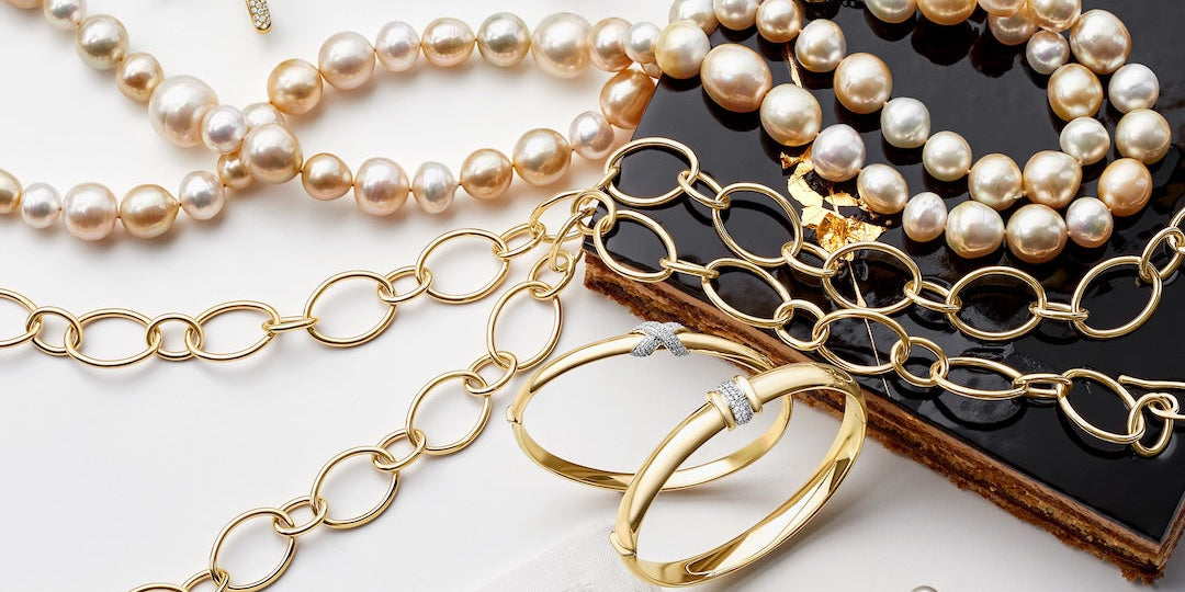 Holiday Jewelry Guide: From Festive Sparkle to Timeless Elegance