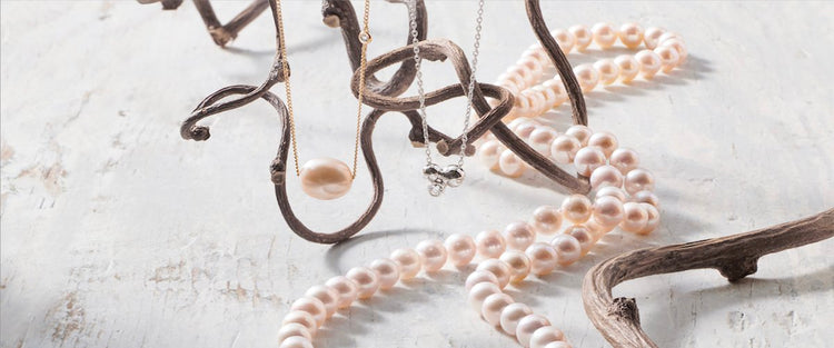 Necklaces & Pendants